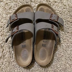 Grey Arizona Birkenstock’s w/ bronze buckle